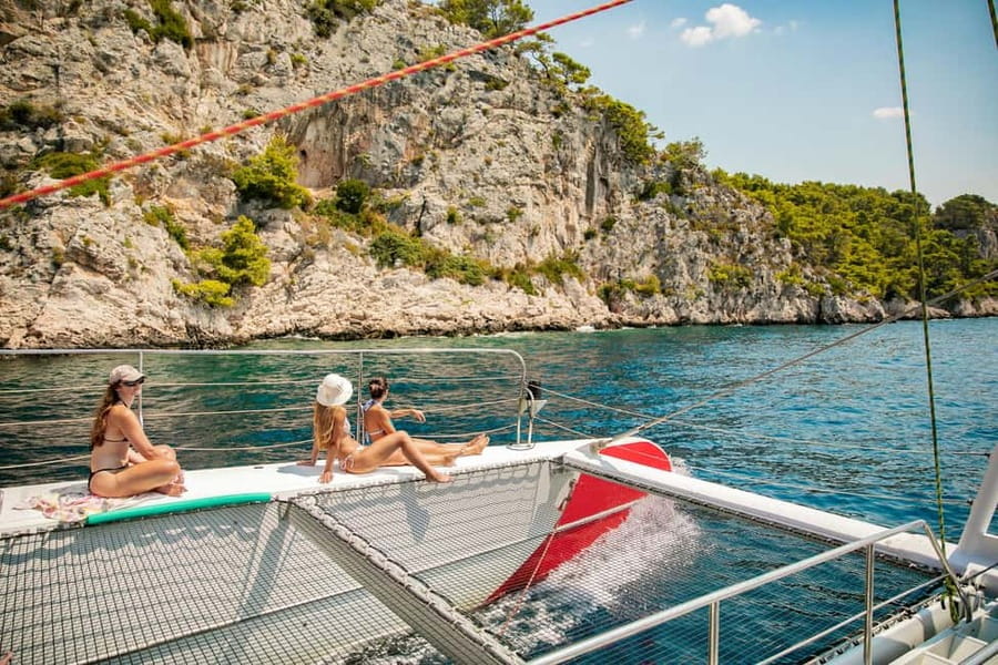 Split: Blue Lagoon & Trogir Boat Tour with Lunch and Drinks - Trogir UNESCO on Foot: What You’ll Do in Town