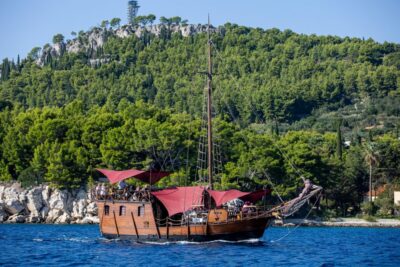 Split: Cruise on Columbo's Pirate Ship "Santa Maria" - What the 1.5 Hours Feel Like: From Boarding to the Return to the Dock