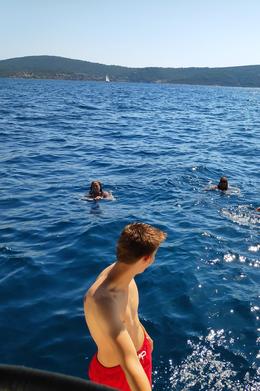 Split: Half Day Sailing Tour with Swim Stop, Snacks and Wine - Price and Value: Is $494 Worth It for a Group of Up to 7?