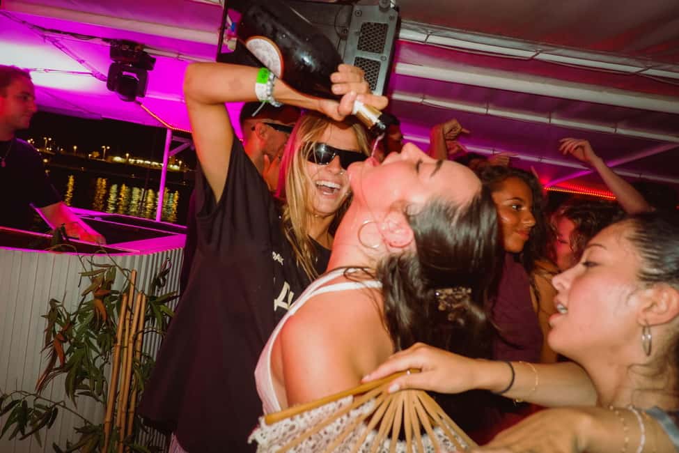 Split: Night Boat Party with Free Shots, Dj and After Party - Night club finale: exclusive-feeling end of night