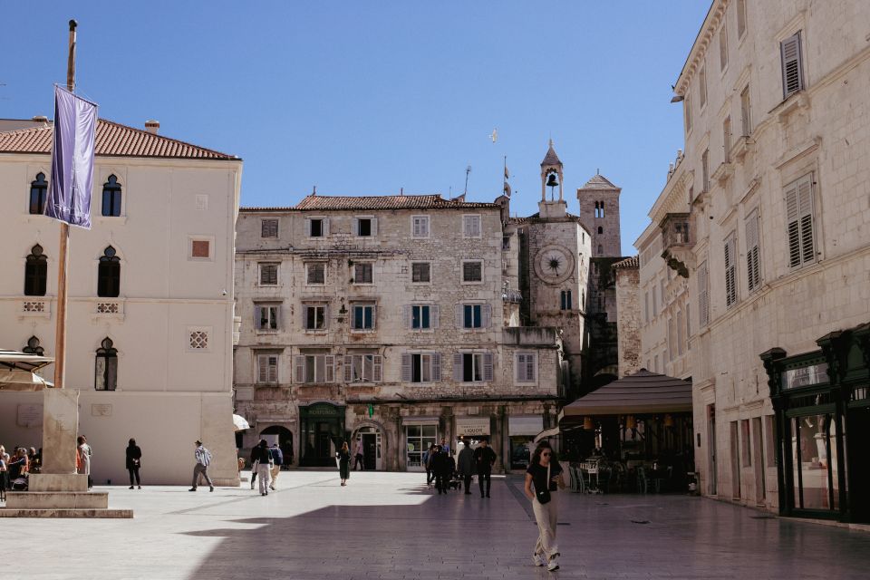 Split: Palace & Old Town Private Walking Tour-Entrance incl. - Silver Gate, Triklinij, Vestibul, and Peristyle: the palace in rooms