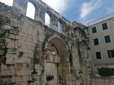 Split; Private Morning Walking Tour in Split - Meeting the city at the Model of the historical core