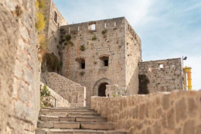 Split: Private tour to Klis Fortress and Vranjača cave - Klis Fortress: Stone Walls, Coastal Views, and Real Regional Drama