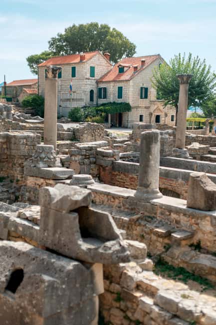 Split: Private tour to Salona, Vitturi castle and Trogir - Salona Archaeological Park: the Roman province capital in 90 minutes