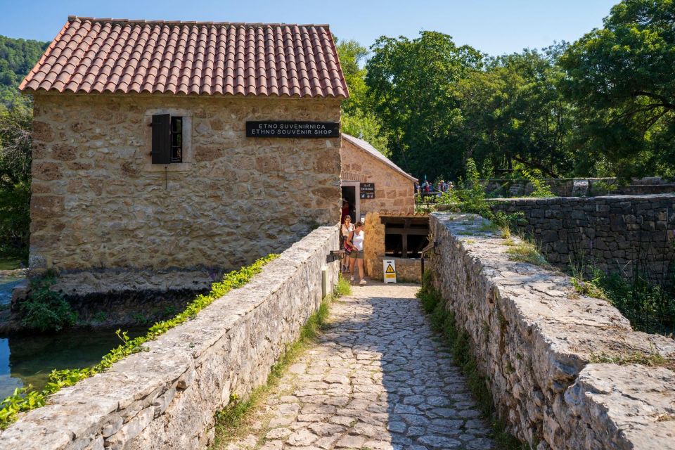 Split: Private Transfer to Krka with Driver & Optional Guide - Does the optional licensed guide change the day?