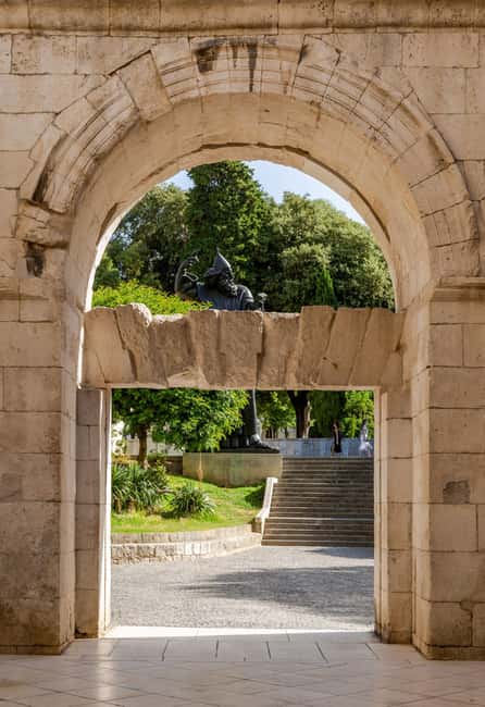 Split: Private Walking Tour and Diocletian's Palace - Meet at South Tours and begin at Golden Gate
