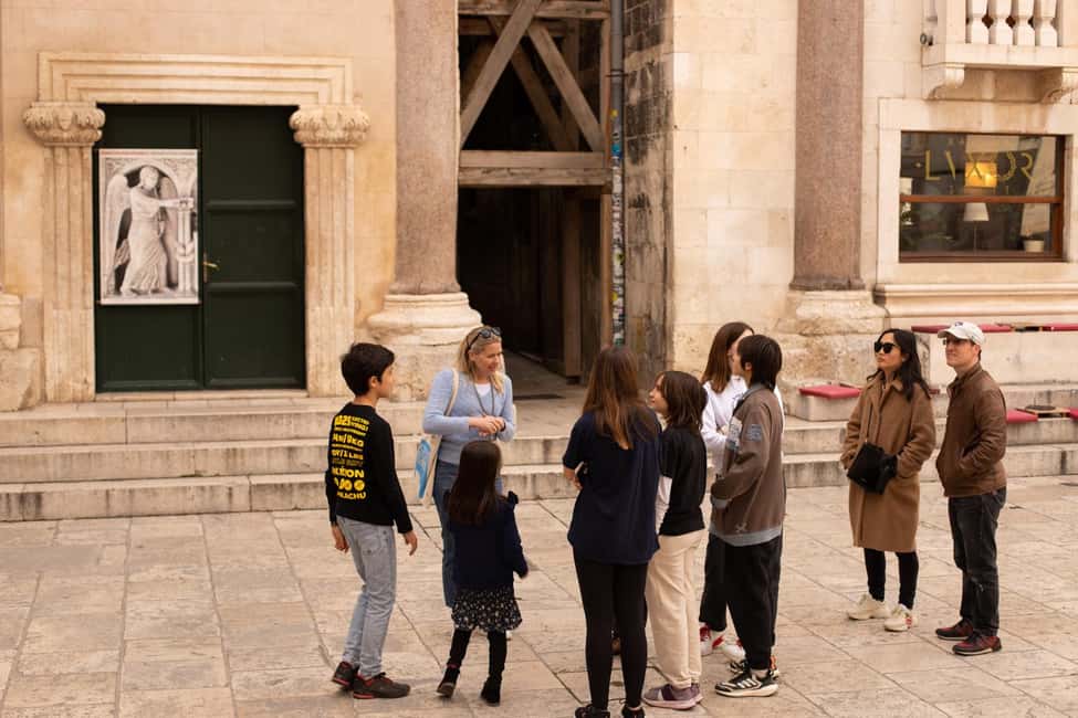Split: Private Walking Tour for Families with kids (5-17y) - The Treasure Hunt: Puzzles and Riddles That Make Walking Easier