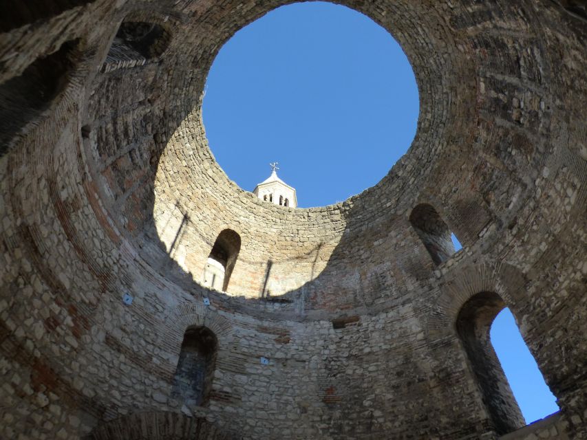 Split: Private Walking Tour in the Historical Town Center - Price and value: what $153 per group buys you in 105 minutes