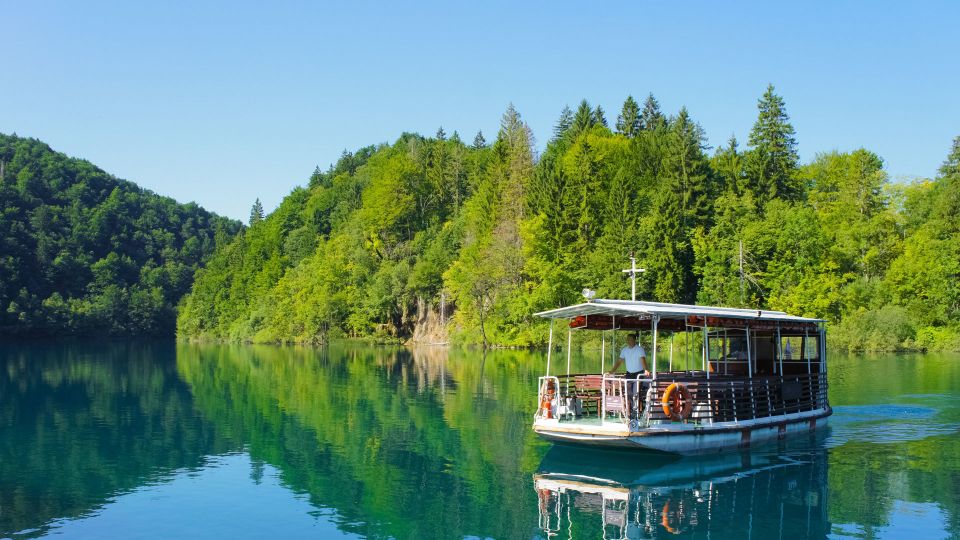 Split: Transfer to Zagreb with Plitvice Lakes Entry Tickets - Comfort and packing: how to avoid a miserable day in the park
