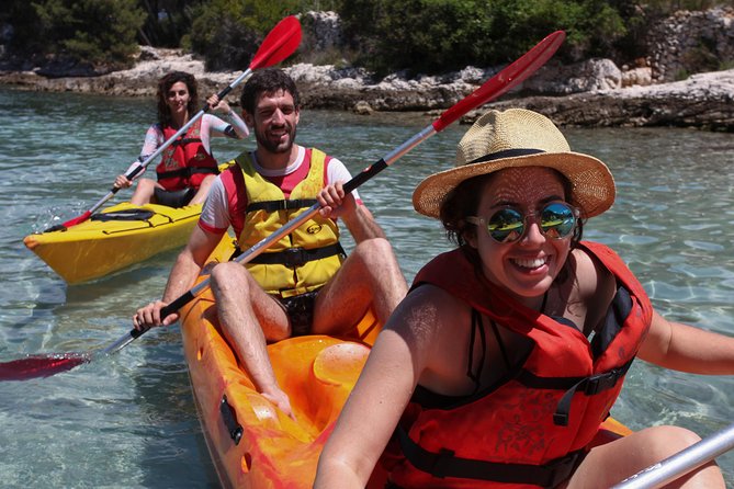 Supetar-Postira kayaking - The protected-bay pause and the Splitska story