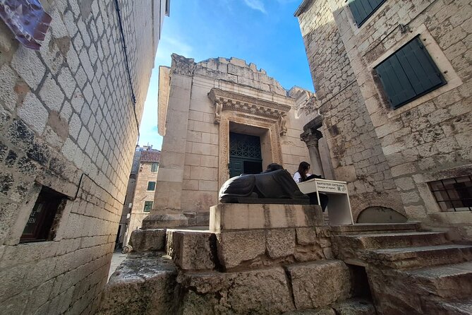 Top-Rated Split Game of Thrones and History City Walk - Dracarys! - Vestibulum stop: video battles and live Dalmatian songs