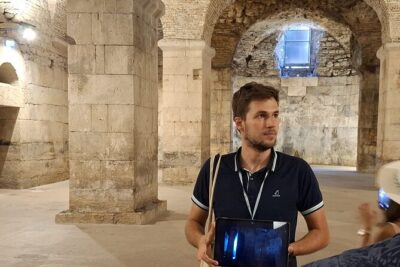 Top-Rated Split Game of Thrones and History City Walk - Dracarys! - The Peristyle: cathedral centerpiece and a sphinx with a riddle