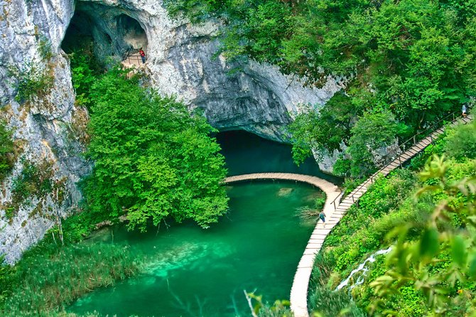Transfer from Split to Zagreb with Entry Ticket to Plitvice Lakes - Crowd reality and pace: you’ll see Plitvice, but not in solitude
