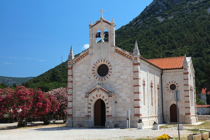 Transfer Split to Dubrovnik with Sightseeing in Ston Town - Ston in an hour: salt walls, Roman roots, and oyster farms