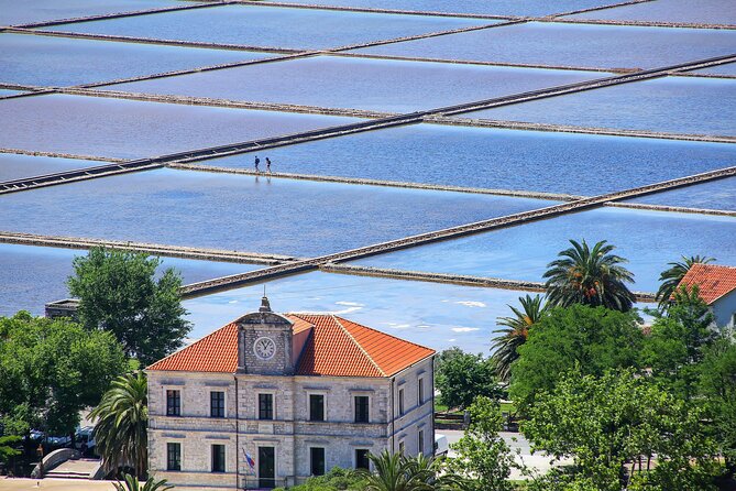 Transfer Split to Dubrovnik with Sightseeing in Ston Town - Mali Ston: a seaside stop with oysters and a medieval room