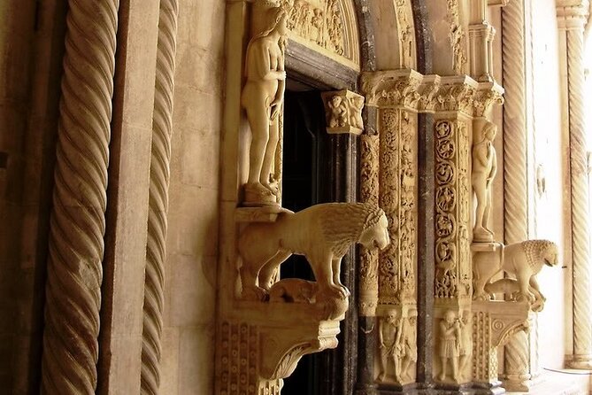 Trogir 1,5-Hour Small Group City Tour - Stop 1: Saint Lawrence’s Cathedral and the Art-Style Mix