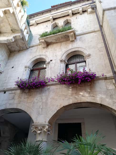 Trogir; Private walking tour of higlights of Trogir - Cipiko Palaces: noble families written into stone