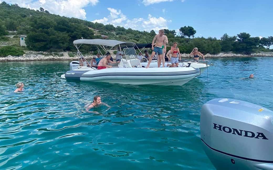 Trogir: White Lagoon, Maslinica & Blue Lagoon Speedboat Tour - Comfort and safety: the speedboat reality check