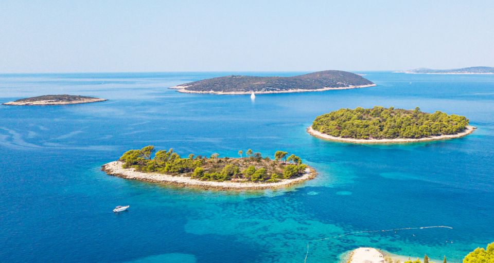 Trogir: White Lagoon, Maslinica & Blue Lagoon Speedboat Tour - The skipper experience (including Tomo): why it feels smooth