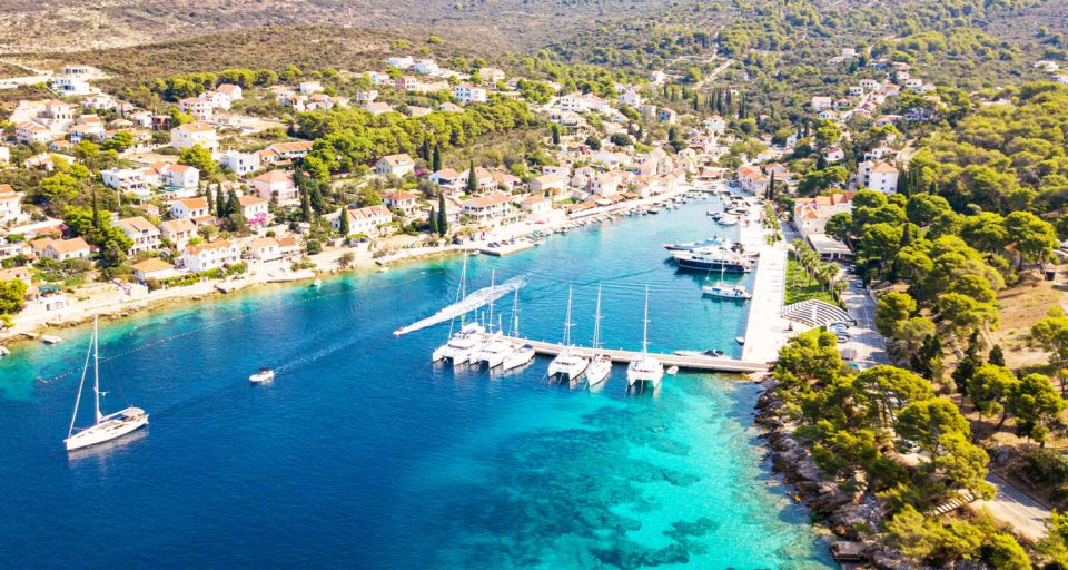 Trogir: White Lagoon, Maslinica & Blue Lagoon Speedboat Tour - Who this tour suits best