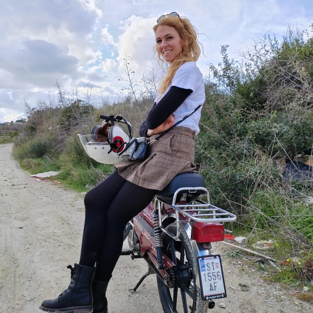 Unique vintage Tomos moped tour Split - Back to the '80s - Coffee and Guuc Juice: A Small Break That Makes the Tour Feel Local