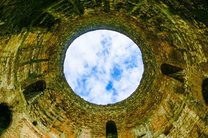 Walking tour of Diocletian's Palace in Split - Meeting point near Apodos Travel Agency (and why early arrival matters)